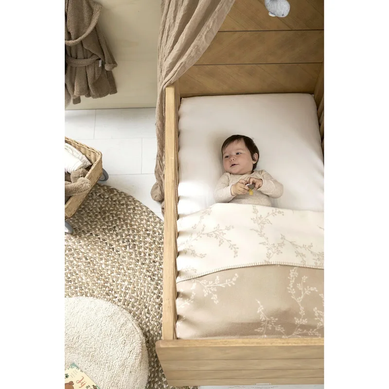 Branches wiegdeken - geweven - 75x100cm - 1.0 TOG von Meyco in Sand – Produktfoto 2 von 3