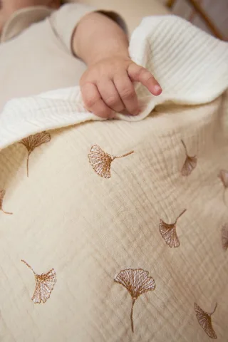 Deken Ledikant Meyco Pre Washed Hydrofiel Gingko Soft Sand by Meyco – product photo 3 of 4