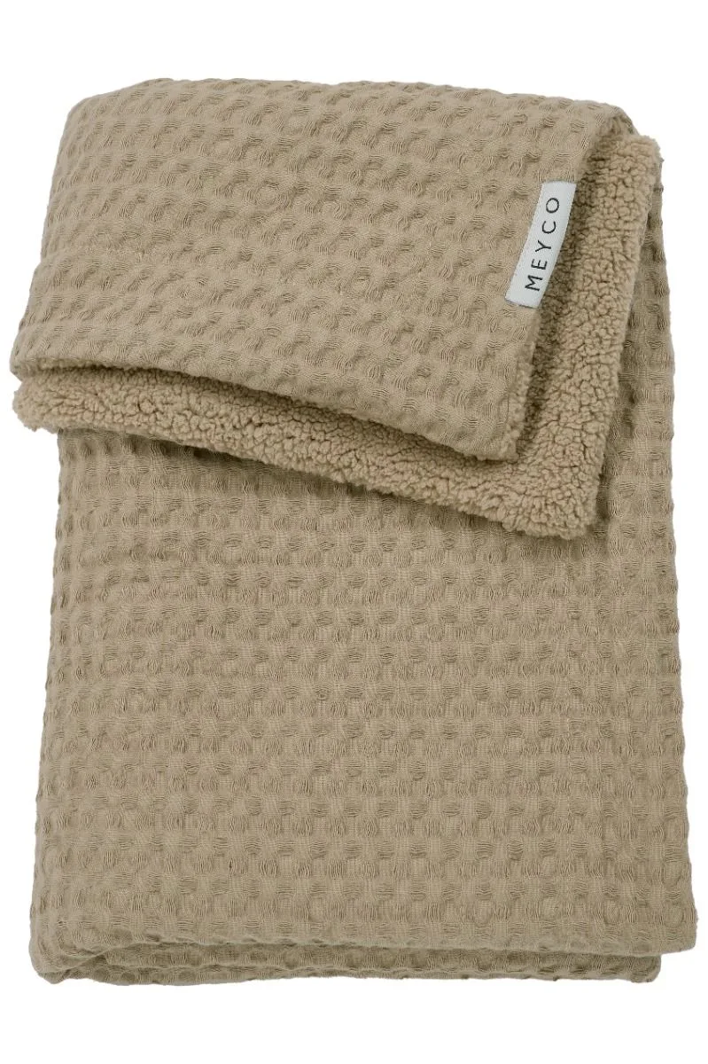 Deken Ledikant Meyco Wafel Teddy Taupe 100x150 by Meyco – product photo 1 of 3