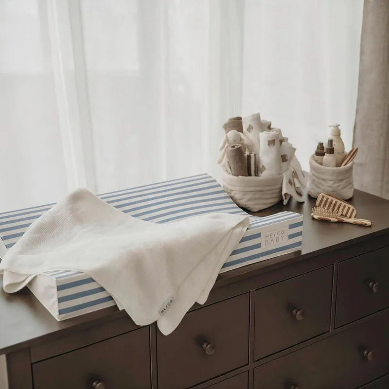 Fat Stripe aankleedkussen - 50x70cm von Meyco in Jeans Blue – Produktfoto 2 von 3