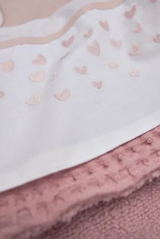 Hearts wieglaken - 75x100cm - 0.3 TOG by Meyco in Soft Pink – product photo 3 of 4