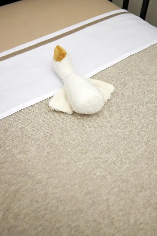 Knit Basic teddy wiegdeken - 75x100cm - 2.0 TOG by Meyco in Sand Melange – product photo 4 of 4