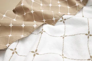 Laken Ledikant Meyco x Mrs Keizer Louis 75x100 Taupe 2st fra Meyco – produktbillede 2 af 2