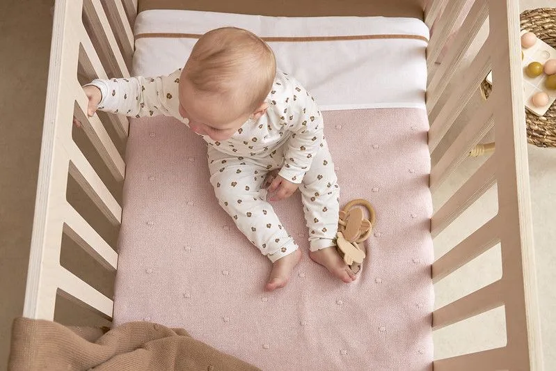 Mini Knots teddy wiegdeken - 75x100cm - 2.0 TOG van Meyco in Soft Pink – productfoto 4 van 4