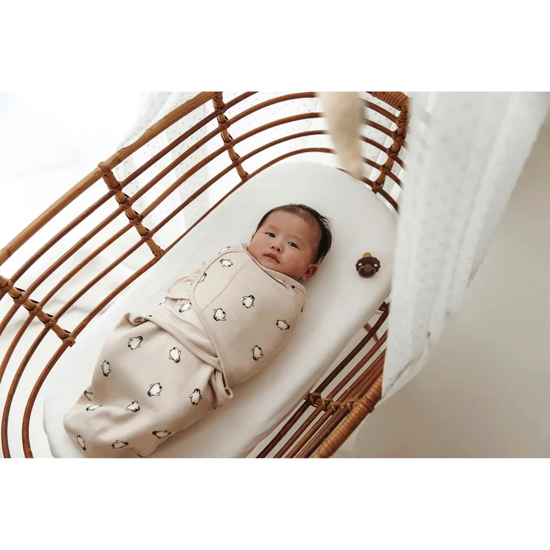 Penguin swaddlemeyco inbakerdoek - soft sand - 0-3 maanden - 1.0 TOG by Meyco in Penguin Soft Sand – product photo 2 of 2