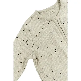 Rib Mini Spot baby slaapzak met mouwen - 70cm - 1.0 TOG van Meyco in Sand Melange – productfoto 3 van 3
