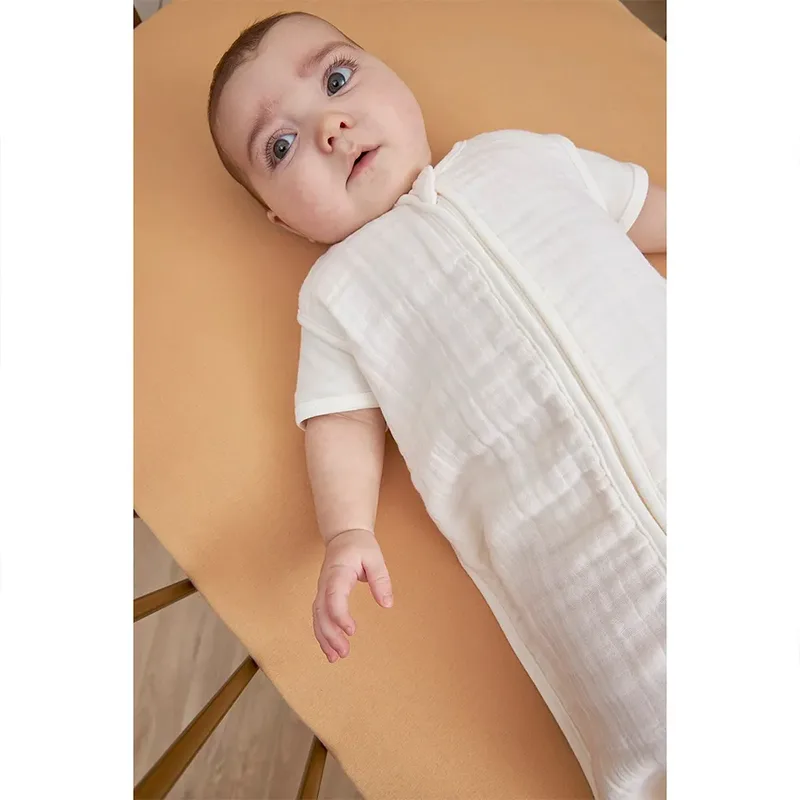 Uni baby zomerslaapzak - pre-washed hydrofiel - 70cm - 0.5 TOG by Meyco in Offwhite – product photo 3 of 6