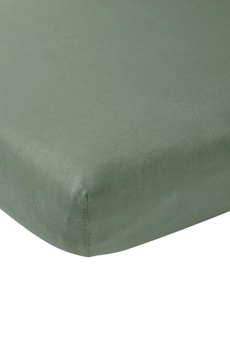 Uni hoeslaken co-sleeper - 50x90cm van Meyco in Forest Green – productfoto