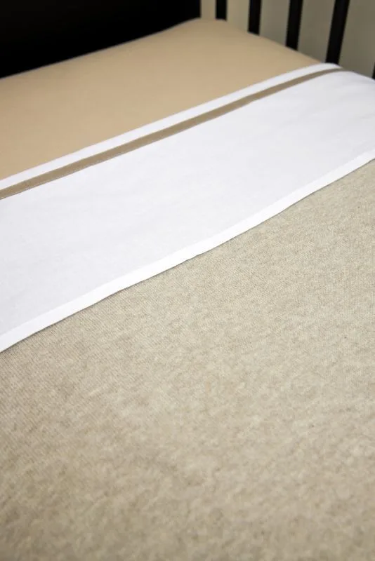 Uni hoeslaken co-sleeper - 50x90cm by Meyco in Sand – product photo 3 of 4