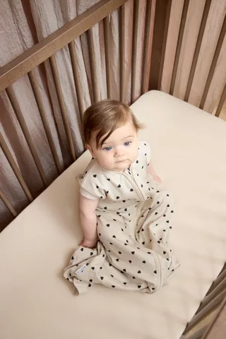 Uni hoeslaken ledikant - jersey - 60x120cm by Meyco in Soft Sand – product photo 4 of 4
