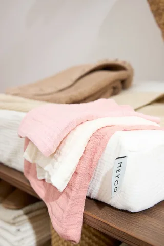 Uni monddoekjes - 3-pack - pre-washed hydrofiel - 30x30cm de Meyco en Soft Rose, Rose, Naturel – photo produit 3 sur 4