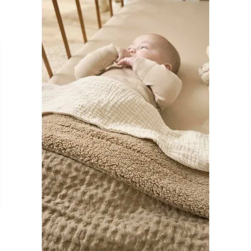 Wafel Teddy wiegdeken - 75x100cm - 2.0 TOG fra Meyco i Taupe – produktbillede 6 af 6