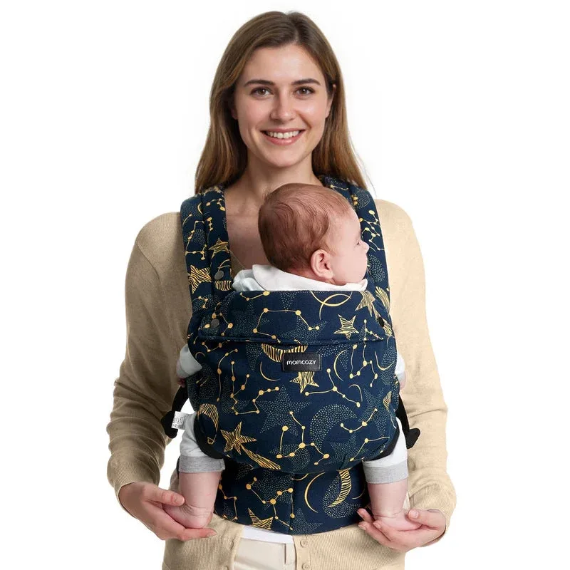 PureHug Babytrage - Ergonomisch, gemütlich und federleicht | Stoff: Baumwolle | Farbe van Momcozy in Sternennacht – productfoto