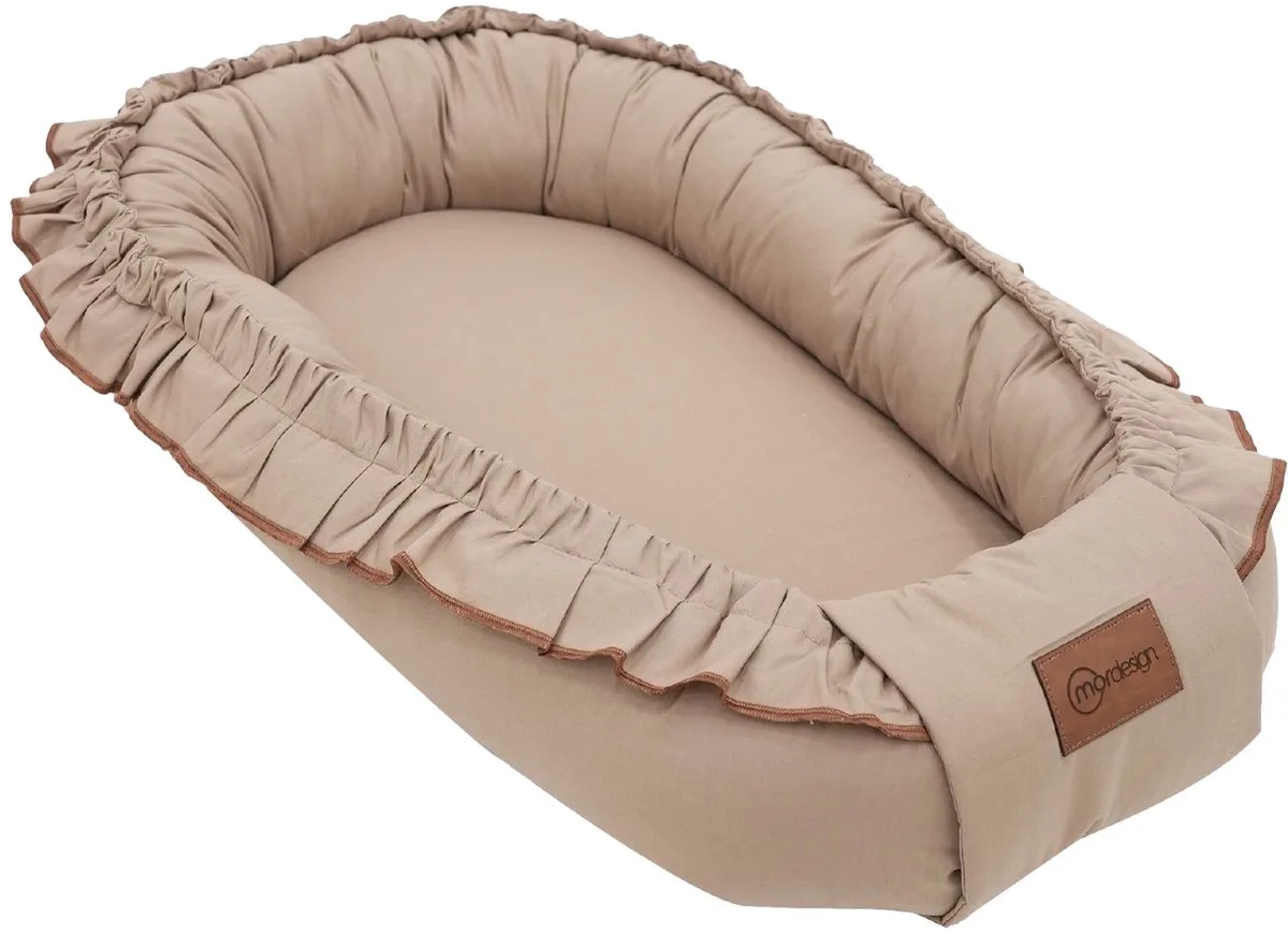 Morremix Ruffle Cappuccino Small Babynest van MorDesign in Beige – productfoto
