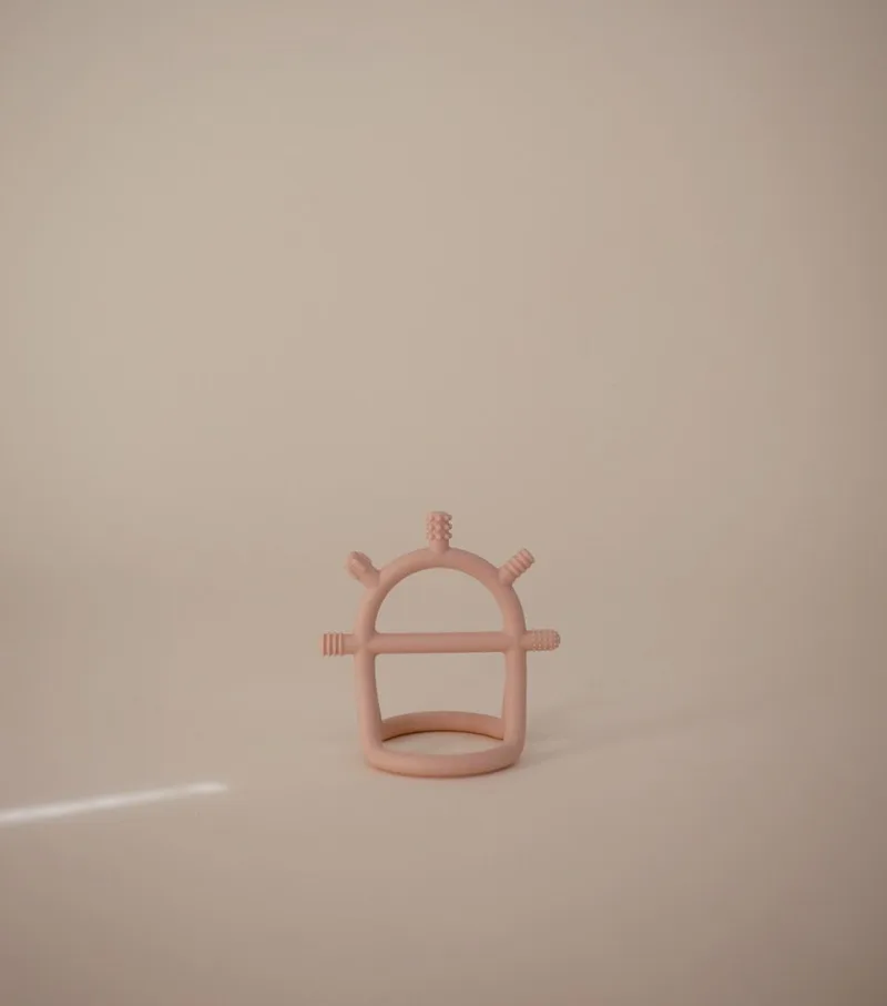 Bijtspeeltje Mushie Blush van Mushie – productfoto 2 van 3