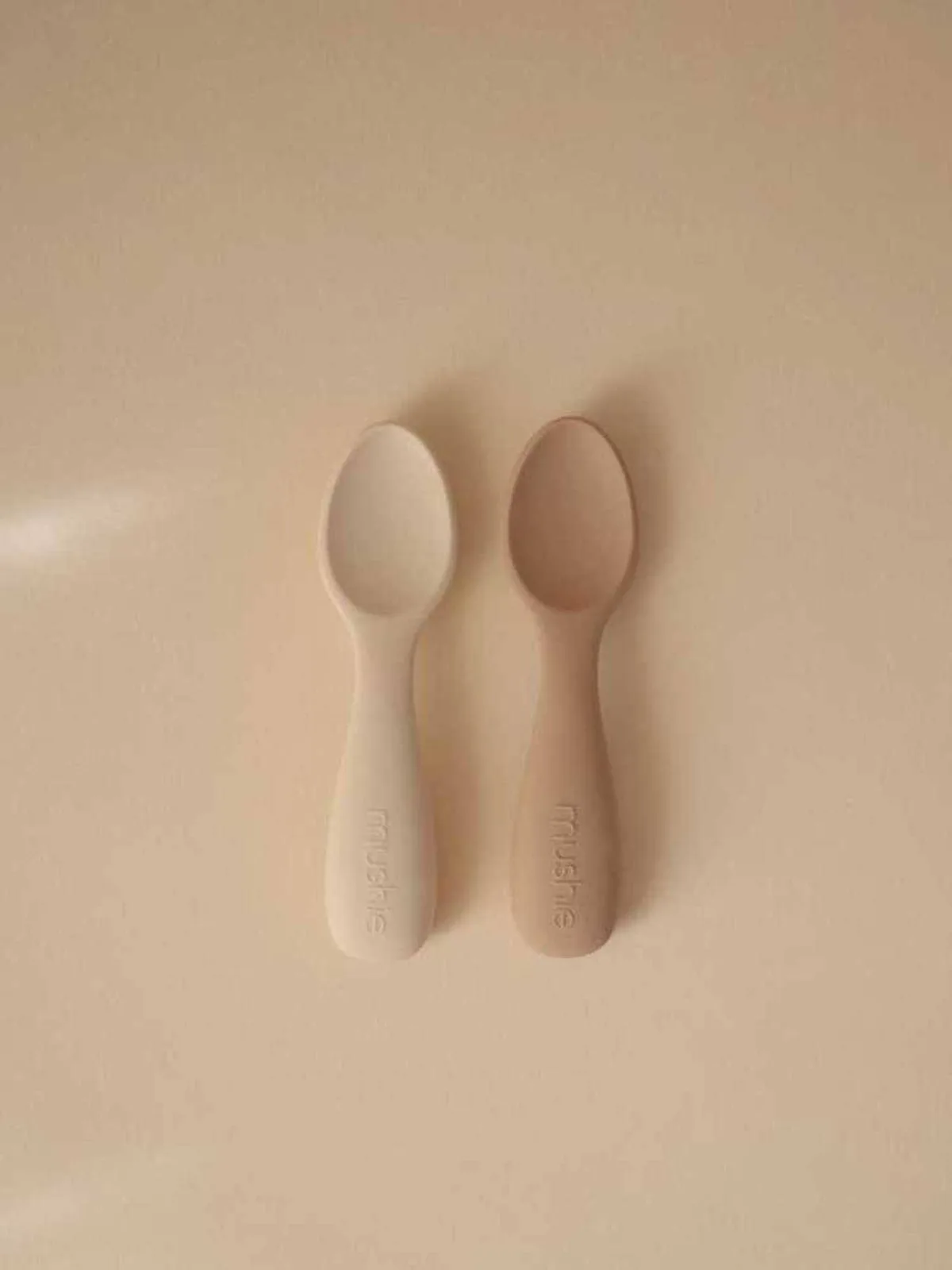 Educatieve lepel van Mushie – productfoto