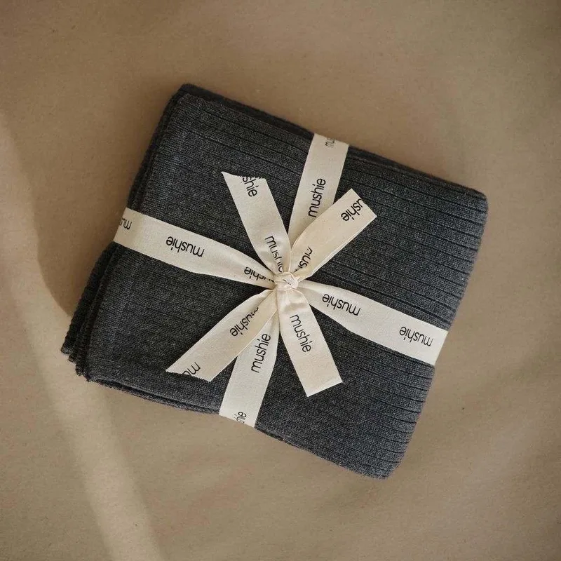 Gebreide Rib Babydeken van Mushie in Meerkleurig – productfoto