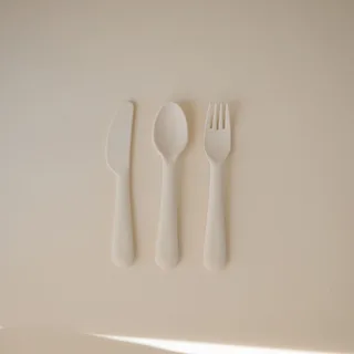 Kinderbestek Set Diner från Mushie i Elfenben – produktbild 4 av 4