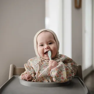 Lepels Mushie eerste voeding siliconen Cambridge Blue/Shifting Sand 2st van Mushie – productfoto 4 van 4