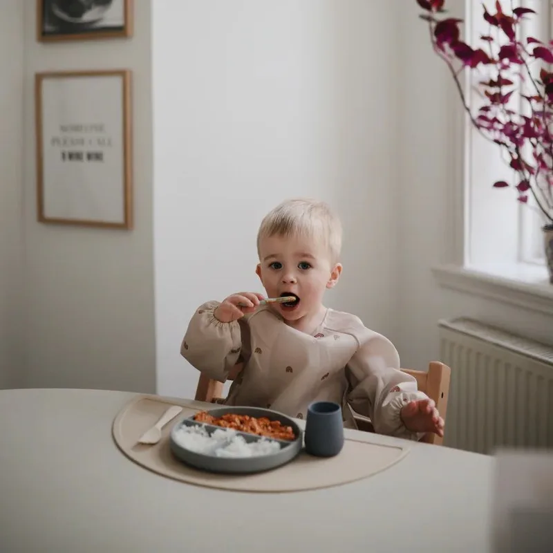 Lepels Mushie eerste voeding siliconen Cambridge Blue/Shifting Sand 2st van Mushie – productfoto 3 van 4
