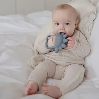 No-Drop Dino Bijtring van Mushie – productfoto 2 van 2