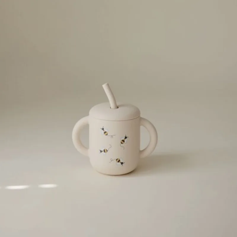 Oefenbeker met Rietje - Bees by Mushie in Beige – product photo 2 of 4