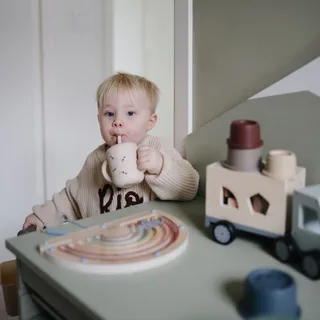 Oefenbeker met Rietje - Bees by Mushie in Beige – product photo 3 of 4