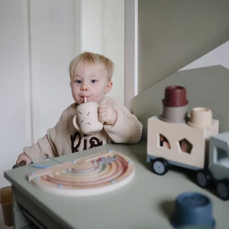 Oefenbeker met Rietje - Bees by Mushie in Beige – product photo 3 of 4