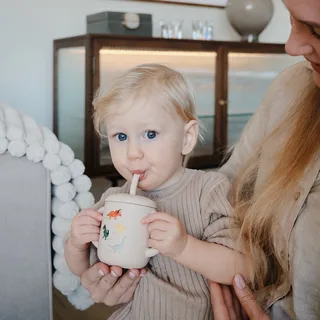 Oefenbeker met Rietje - Dino by Mushie in Beige 2 – product photo 4 of 4