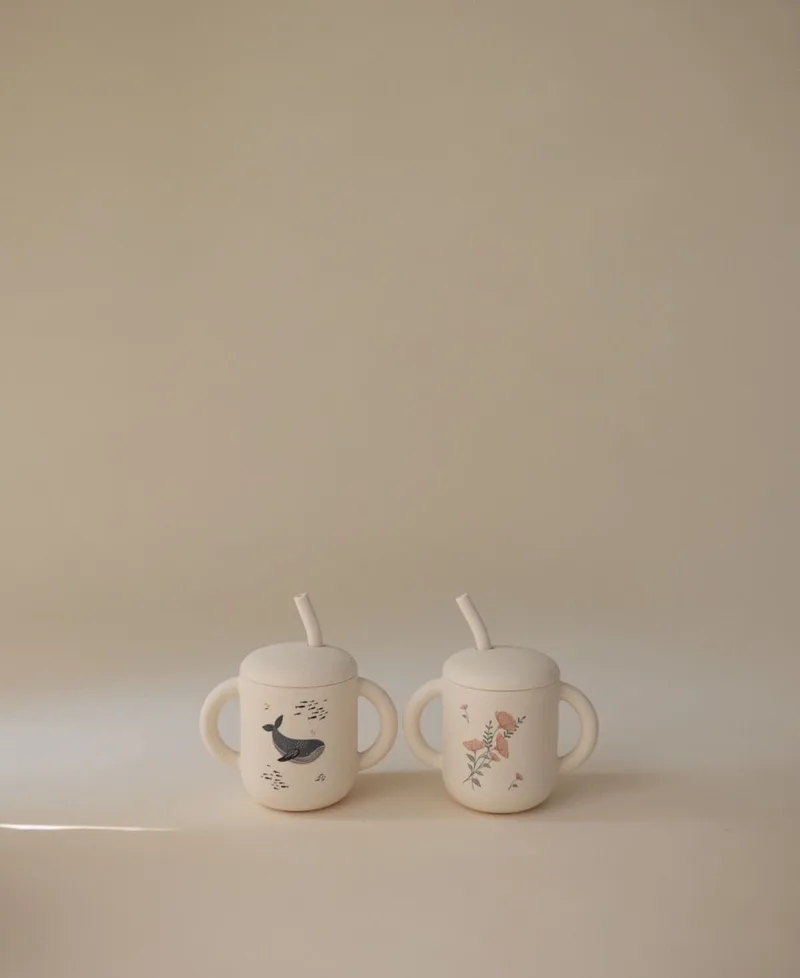 Oefenbeker met Rietje - Whales van Mushie in Créme – productfoto 2 van 4