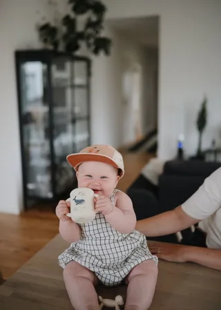 Oefenbeker met Rietje - Whales van Mushie in Créme – productfoto 4 van 4