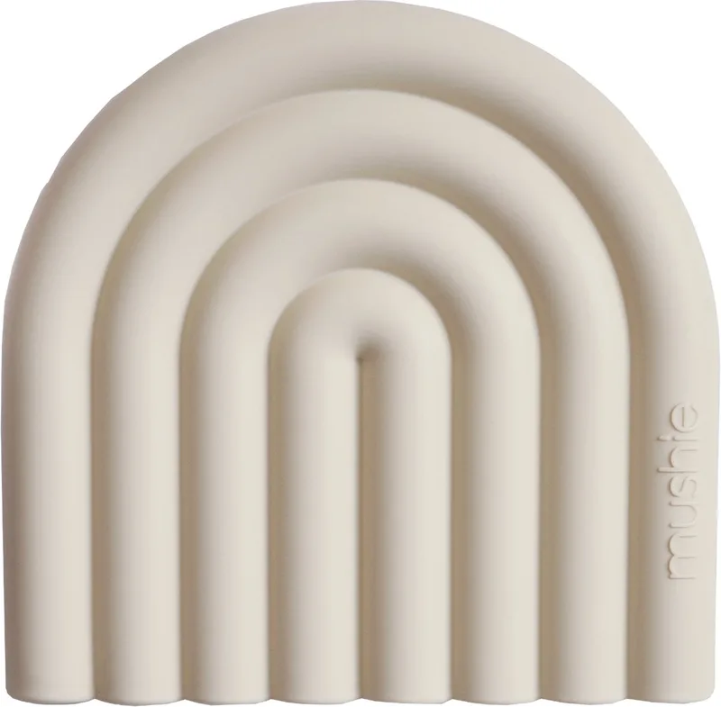 Rainbow Bijtring Shifting Sand van Mushie in Beige – productfoto