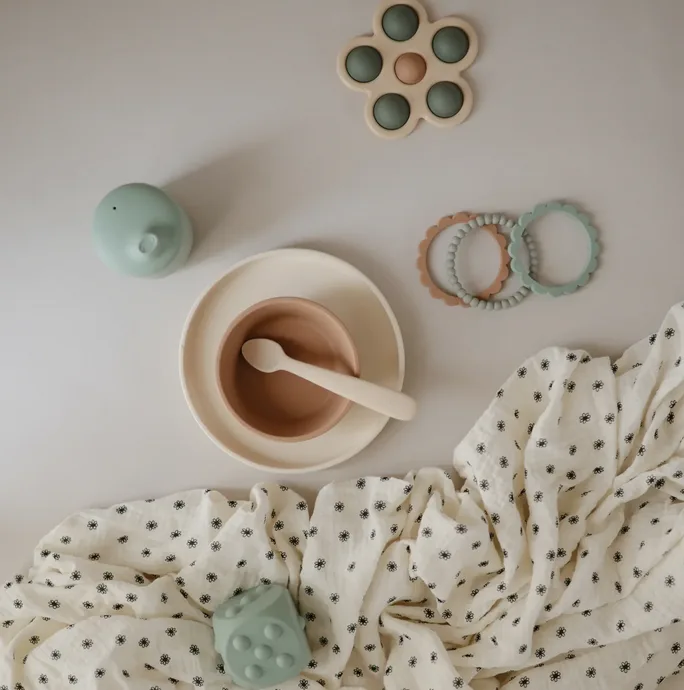 Silicone Bord met Zuignap - Borden & kommen by Mushie in Ivory – product photo 2 of 3