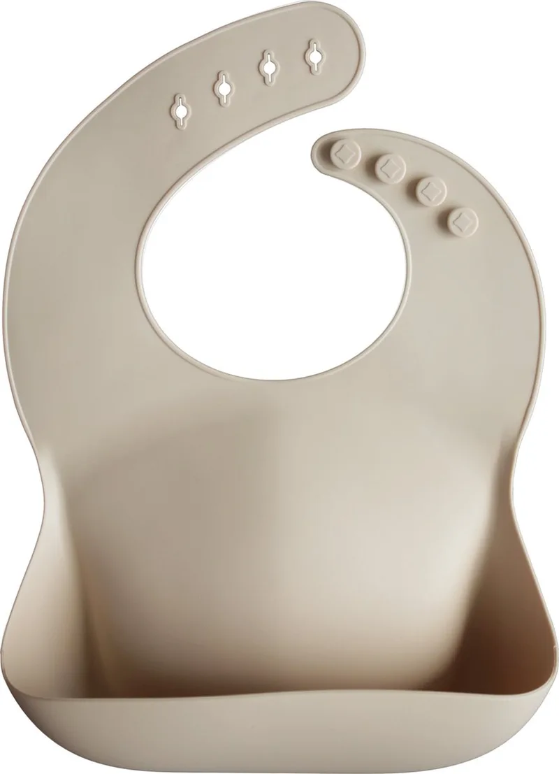 Siliconen Baby Slabbetje met Opvangbakje | Shifting Sand | BPA ftalaatvrij| afwasbaar van Mushie in Beige – productfoto