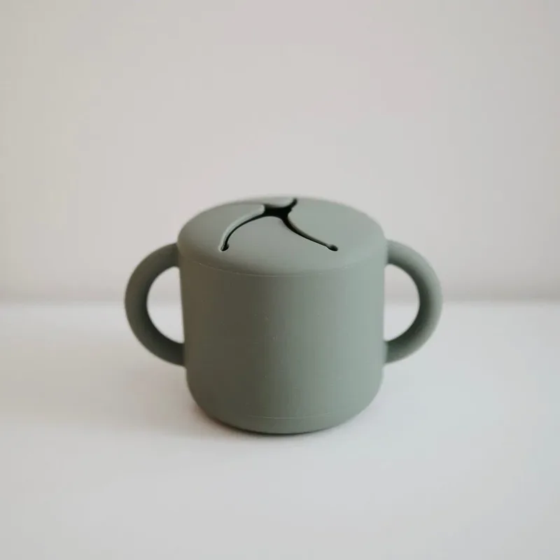 Snack cup - Cambridge Blue | Snack Beker van Mushie – productfoto