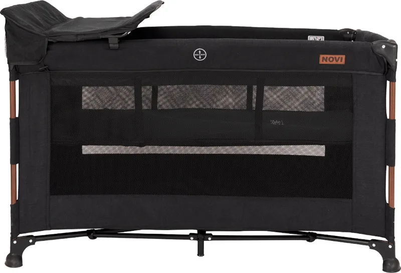 Nora Luxe Campingbed - Walnut/Brilliant Black - reisbedje -Inclusief bodemverhoger - Inclusief verschoonblad - Inclusief transporttas by Novi Baby in Zwart – product photo