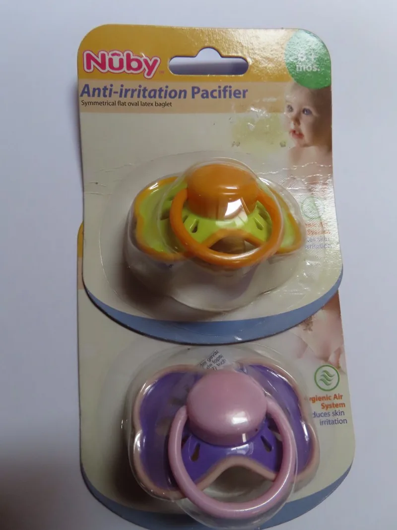 Fopspeen - 2 Pack - Geel / orange en lila / roze - Rubber - 6 maand + fra Nûby i Geel orange – lila roze – produktbillede