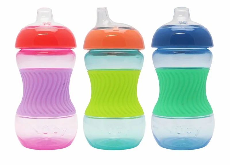 Mini easy grip drinkbeker met siliconen huls 1ST från Nûby i Blå – produktbild