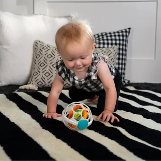 baby rammelaar grip & spin van Oball in Meerkleurig – productfoto 2 van 2
