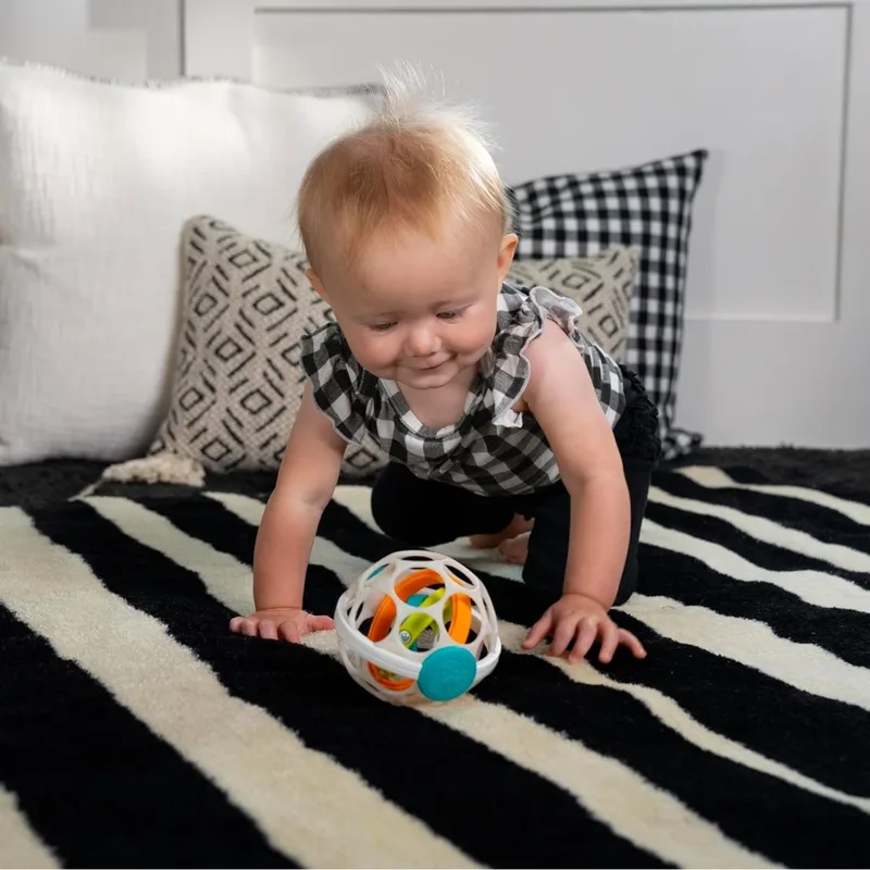 baby rammelaar grip & spin van Oball in Meerkleurig – productfoto 2 van 2
