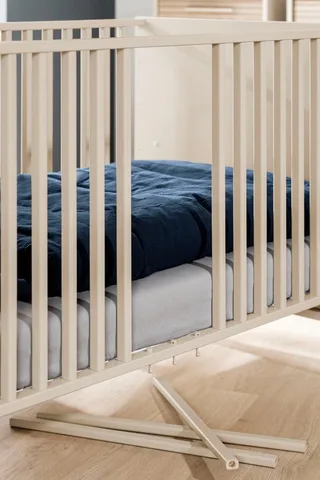 Babybett EEFJE 70x140cm in umbaubares Kinderbett mit Massivholz, Gitterbett 4-fach höhenverstellbar, entnehmbare Sprossen, Juniorbett by Paidi in Beige – product photo 5 of 5