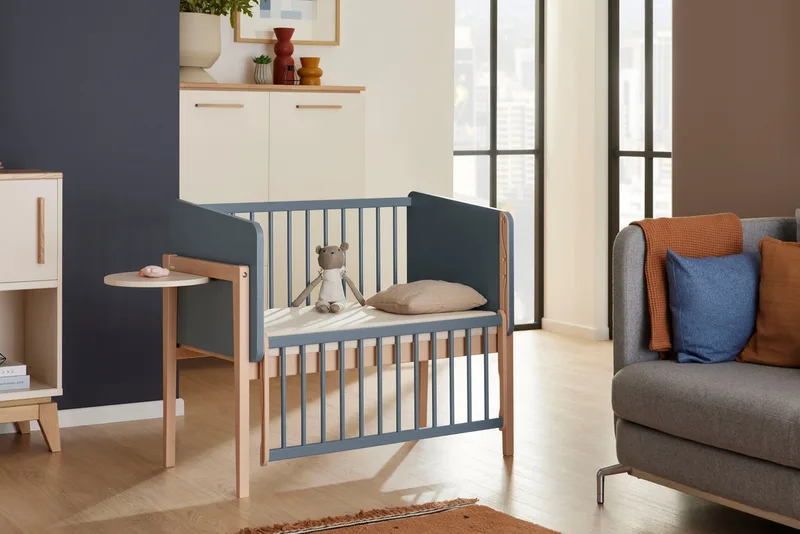 Beistellbett LITTLE CLOUD, mit Lattenrost, variabel höhenverstellbar, umbaubar zum Tiny Sofa von Paidi in Blau – Produktfoto 2 von 5