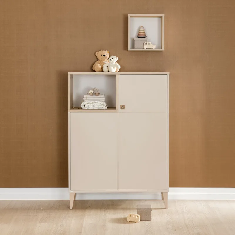 Highboard MILA & BEN Steiff by PAIDI in 3 Türen mit Push-to-open, stabiles Regal mit Massivholz-Füßen, Standregal, geprüfte Qualität van Paidi in Beige – productfoto 1 van 5