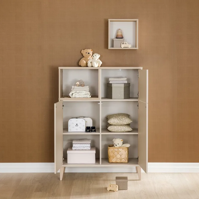Highboard MILA & BEN Steiff by PAIDI in 3 Türen mit Push-to-open, stabiles Regal mit Massivholz-Füßen, Standregal, geprüfte Qualität van Paidi in Beige – productfoto 3 van 5