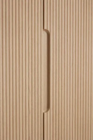 Kleiderschrank JONTE in Beige & Eichefarben mit gerillten Türen, verschiedene Größen (B/H/T ca. 95-141/164-207/40-56cm, mit 2 oder 3 Türen + Tiny-Variante) stabiler Drehtürenschrank mit Massivholz-Füßen, Soft-Close-Funktion de Paidi en Beige, Marron – photo produit 4 sur 5