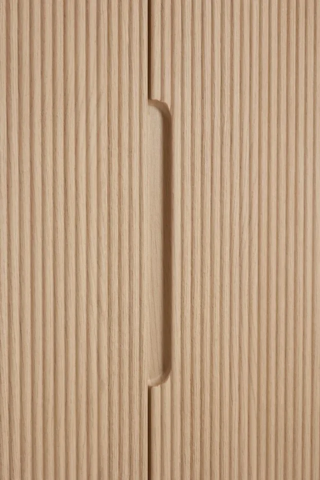 Kleiderschrank JONTE in Beige & Eichefarben mit gerillten Türen, verschiedene Größen (B/H/T ca. 95-141/164-207/40-56cm, mit 2 oder 3 Türen + Tiny-Variante) stabiler Drehtürenschrank mit Massivholz-Füßen, Soft-Close-Funktion de Paidi en Beige, Marron – photo produit 4 sur 5