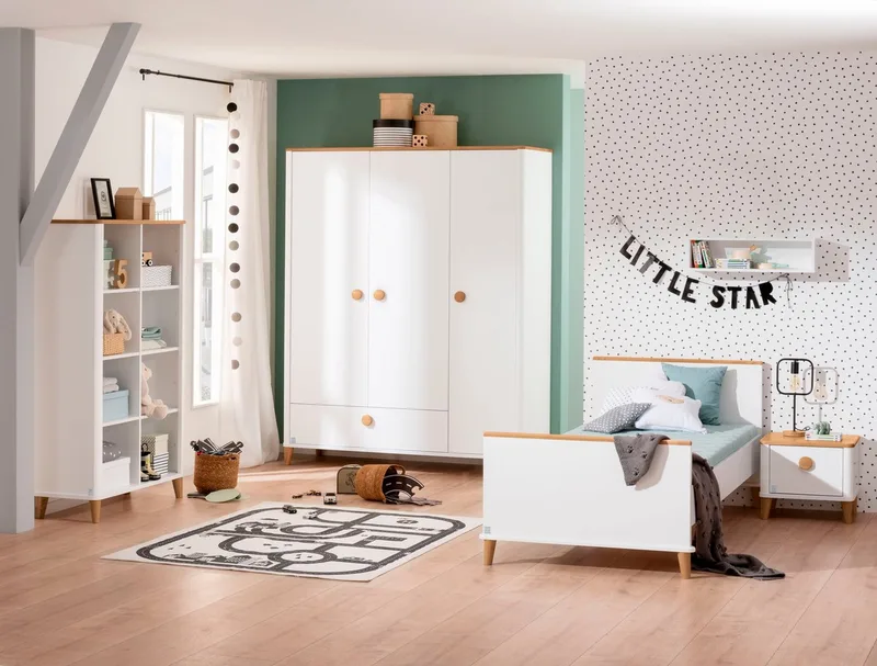 Kleiderschrank LOTTE & FYNN Steiff by PAIDI, 3 Türen und 1 Schublade mit Soft-Close inkl. Kleiderstangen und Einlegeböden, Schrank in mit Massivholz från Paidi i Vit – produktbild 2 av 3