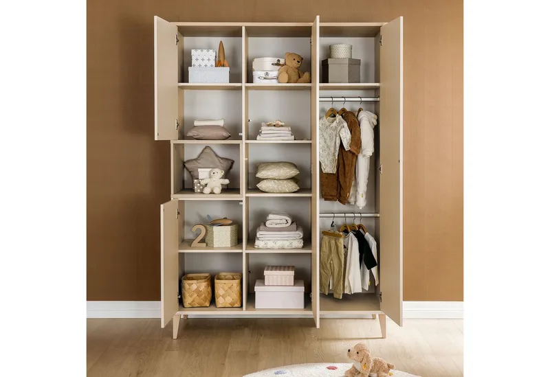 Kleiderschrank MILA & BEN Steiff by PAIDI in 4 Türen mit Push-to-open inkl. Kleiderstangen und Einlegeböden, Massivholz-Füße, Soft-Close från Paidi i Beige – produktbild 3 av 5