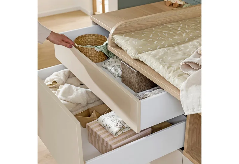 Wickelkommode MILA & BEN Steiff by PAIDI in Tür und 2 Schubladen, Push-to-open, Soft-Close, stabile Kommode mit Massivholz-Füßen von Paidi in Beige – Produktfoto 5 von 5