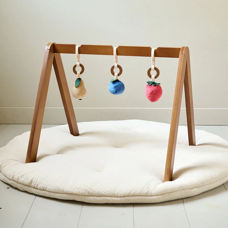 Babygym Hout - Magisch - Montessori Baby Speelgoed - Incl. 3 Fruitfiguren met Natuurlijke Geluiden - Naturel Hout & Waterbasis Verf - Veilige, Betoverende Speelomgeving van Petite Amélie in Fruit – productfoto